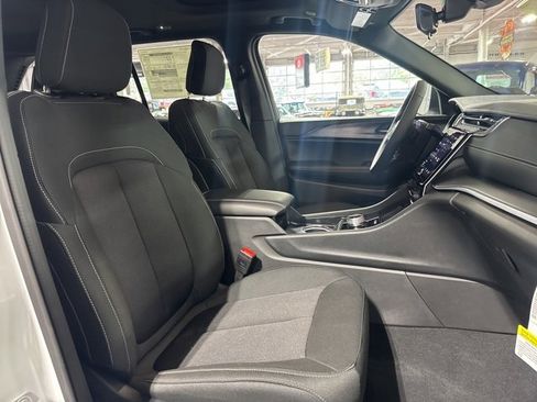 New 2025 Jeep Grand Cherokee Laredo X w/ Luxury Tech Group I image 40