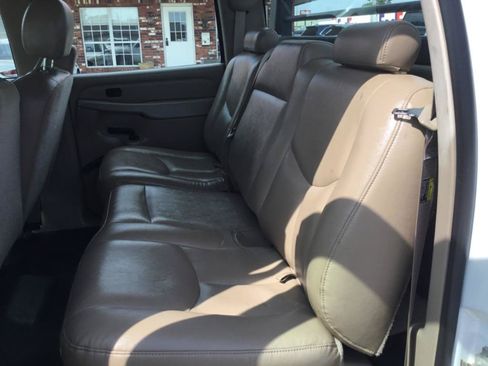 Used 2005 Chevrolet Silverado 3500 2WD Crew Cab image 37