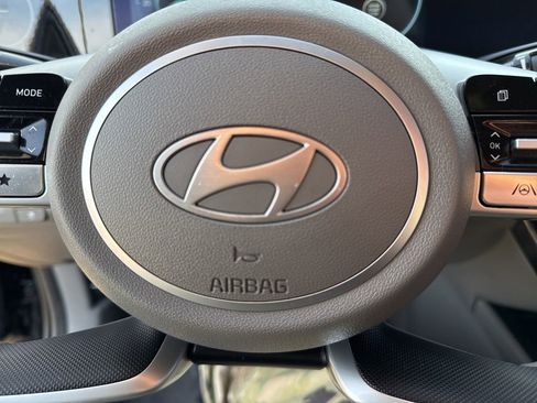 Used 2025 Hyundai Elantra SEL image 27