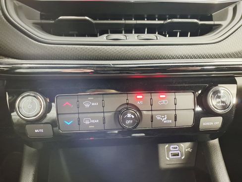 Used 2025 Jeep Compass Latitude w/ Altitude Special Edition image 20