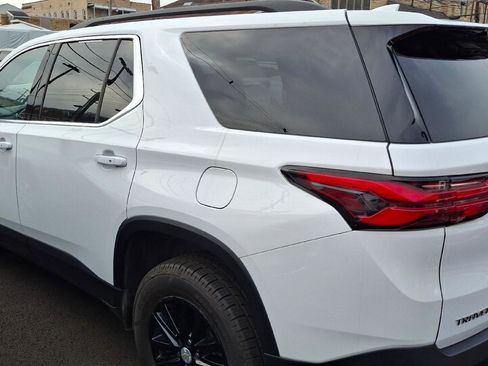 Used 2023 Chevrolet Traverse LT image 4