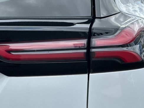 Used 2022 Chevrolet Bolt EUV LT w/ Convenience Package image 47