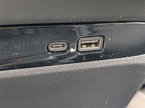 Used 2025 Buick Enclave Preferred image 21