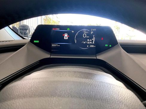 Used 2024 Toyota Prius XLE image 7