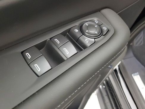 New 2026 Chevrolet Suburban LT image 28