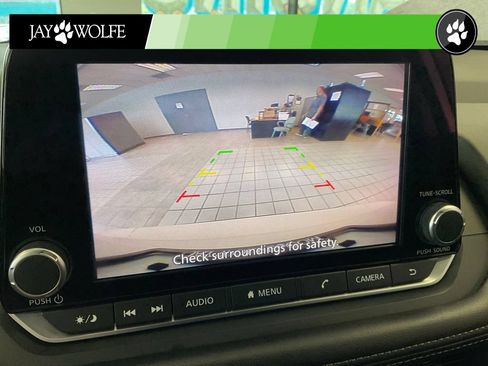 Used 2024 Nissan Rogue S AWD/4WD image 16