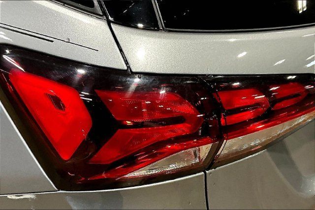 Used 2023 Chevrolet Equinox LT FWD image 22