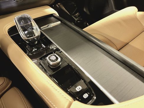 Used 2023 Volvo XC90 B6 Ultimate w/ Protection Package Premier image 22