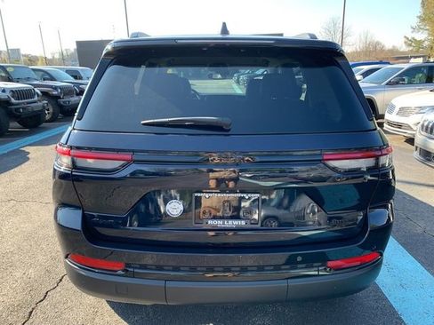 Used 2024 Jeep Grand Cherokee Limited w/ Black Appearance Package image 4