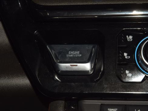Used 2024 GMC Sierra 2500 AT4 w/ AT4 Premium Plus Package AWD/4WD image 39