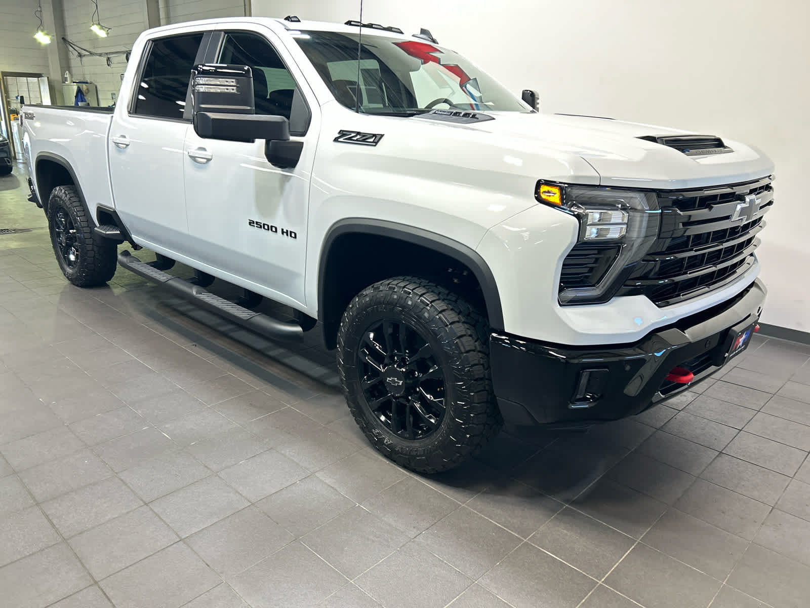 Used 2025 Chevrolet Silverado 2500 LT w/ Trail Boss Package AWD/4WD image 2