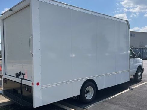 New 2025 Ford E-450 and Econoline 450 Super Duty w/ Driver's Safety Package RWD image 5