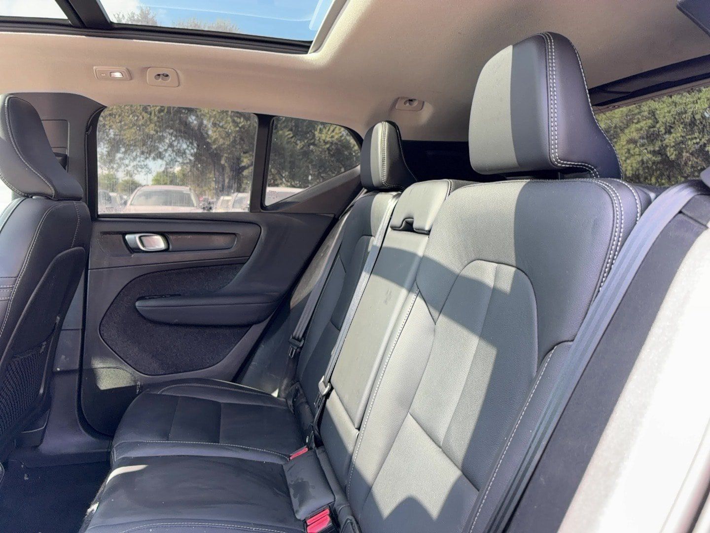 Certified 2024 Volvo XC40 B5 Plus AWD/4WD image 9