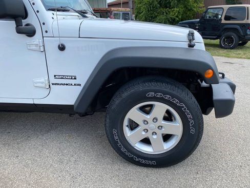 Used 2012 Jeep Wrangler Sport AWD/4WD image 38
