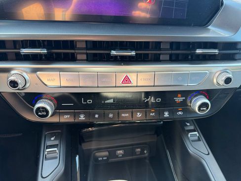 Used 2025 Kia Telluride S AWD/4WD image 18