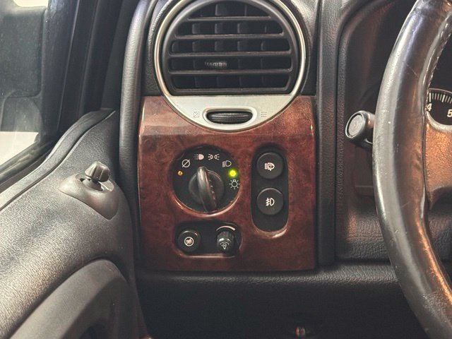Used 2008 GMC Envoy Denali w/ Sun And 6-Disc Cd Package AWD/4WD image 14