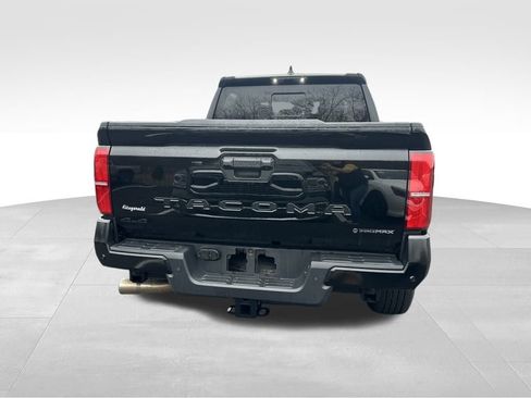 Used 2025 Toyota Tacoma TRD Sport image 6