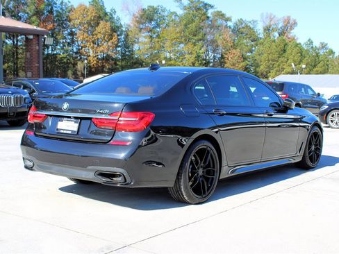 Used 2018 BMW 740i image 7