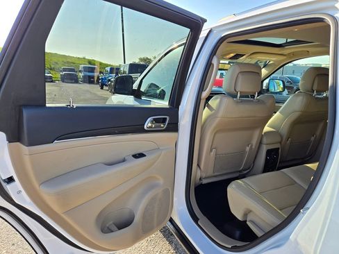 Used 2020 Jeep Grand Cherokee Limited AWD/4WD image 28