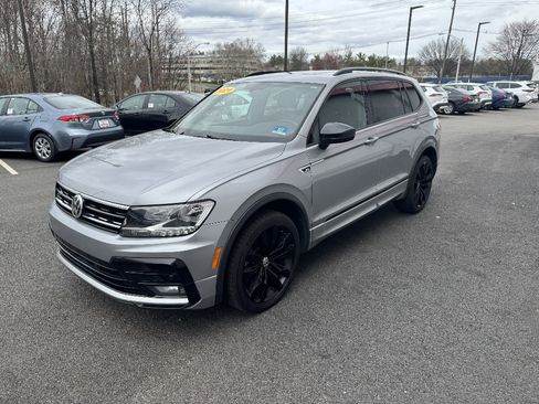 Used 2021 Volkswagen Tiguan SE R-Line image 2