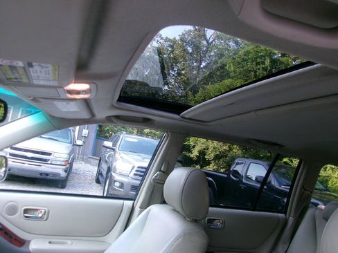 Used 2004 Toyota Highlander 4WD V6 image 17