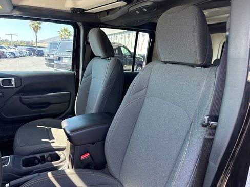 Used 2024 Jeep Wrangler Unlimited AWD/4WD image 15