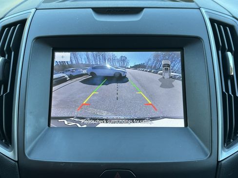 Used 2020 Ford Edge SE image 5