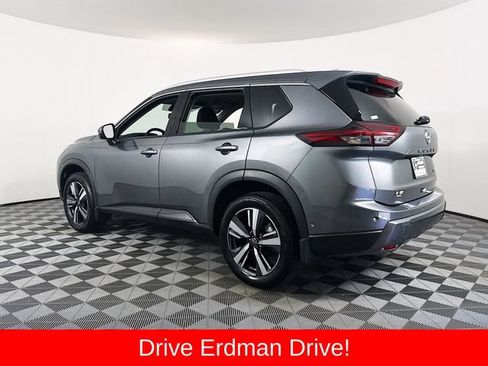 Used 2025 Nissan Rogue SL FWD image 21