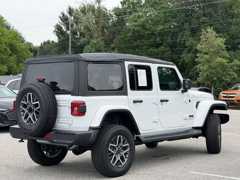 Used 2026 Jeep Wrangler Unlimited Sahara AWD/4WD image 4