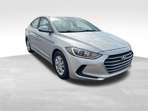 Used 2017 Hyundai Elantra SE FWD image 1