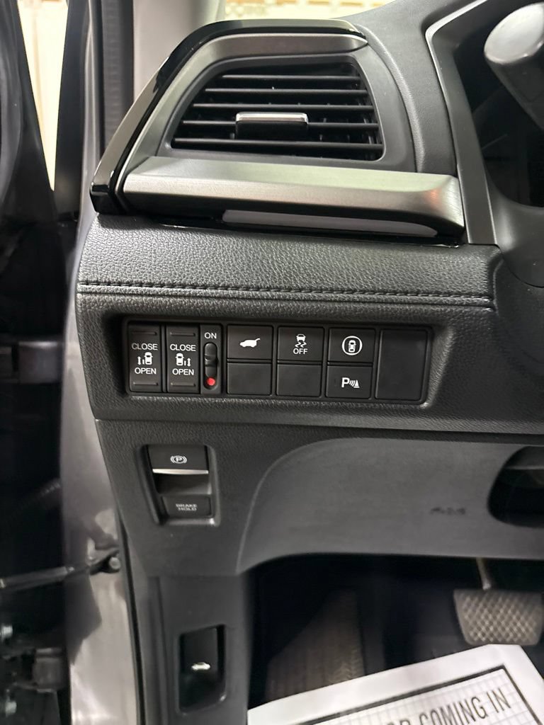 Used 2021 Honda Odyssey Touring image 12