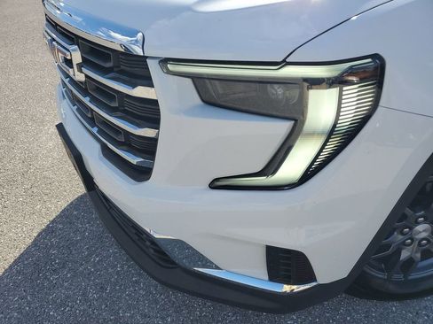 Used 2025 GMC Acadia Elevation image 16