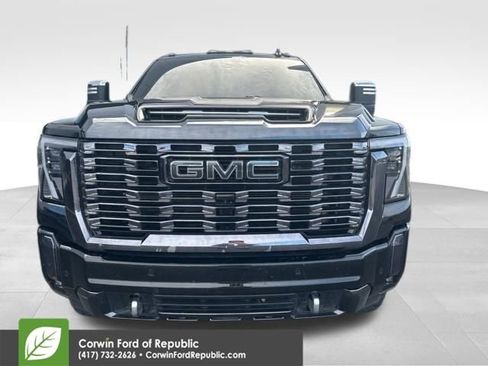 Used 2024 GMC Sierra 2500 Denali Ultimate image 2