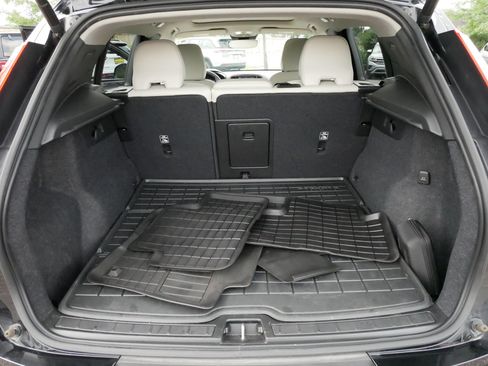 Used 2023 Volvo XC40 B5 Plus w/ Driver Assist Package AWD/4WD image 18