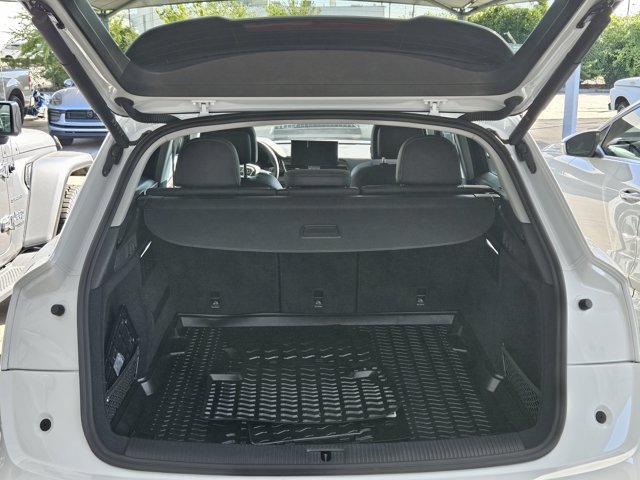 Certified 2025 Audi Q5 2.0T Premium Plus w/ Premium Plus Package AWD/4WD image 24