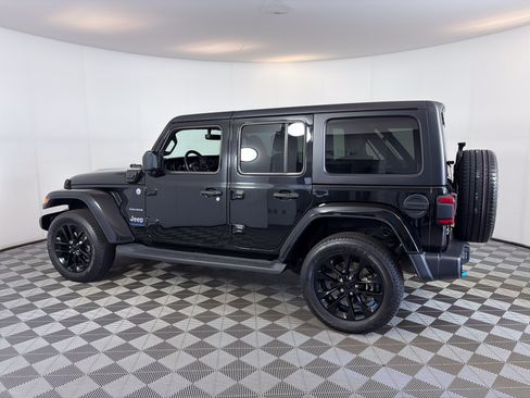 Used 2023 Jeep Wrangler Unlimited Sahara AWD/4WD image 8