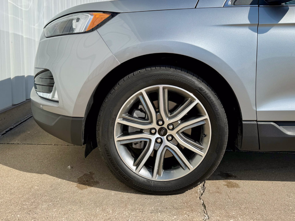 Certified 2024 Ford Edge Titanium AWD/4WD image 37