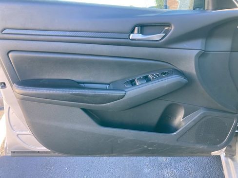 Used 2024 Nissan Altima 2.5 SV image 11