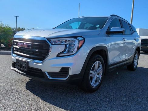 Used 2022 GMC Terrain SLE w/ Driver Convenience Package image 2