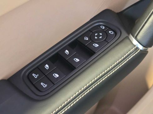 Used 2023 Porsche Cayenne Coupe AWD/4WD image 24