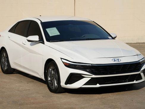 Used 2025 Hyundai Elantra Hybrid FWD image 46