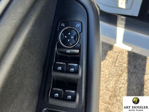 Used 2024 Ford Edge SE image 25