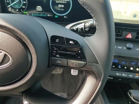 New 2025 Hyundai Elantra SEL image 18