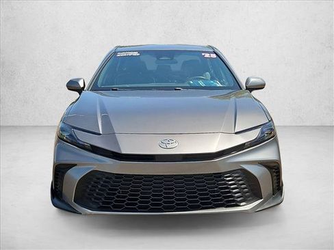 Used 2025 Toyota Camry SE FWD image 2