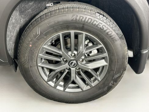 Used 2025 Nissan Rogue S FWD image 11