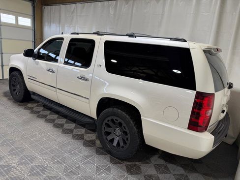 Used 2014 Chevrolet Suburban LTZ image 4