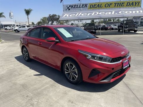 Used 2023 Kia Forte LXS w/ LXS Technology Package FWD image 2