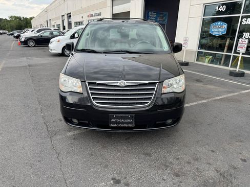 Used 2008 Chrysler Town & Country Touring FWD image 8