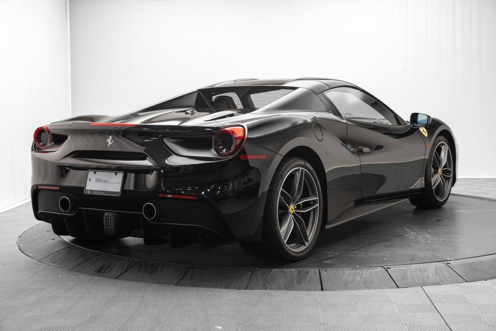 Used 2017 Ferrari 488 Spider RWD image 15