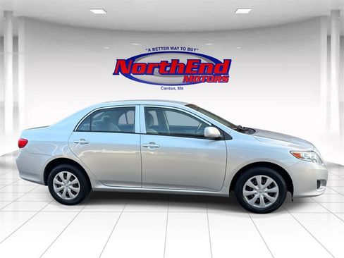 Used 2010 Toyota Corolla LE image 2
